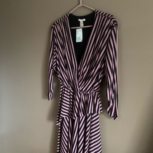 Dress - Picture 1 of 4